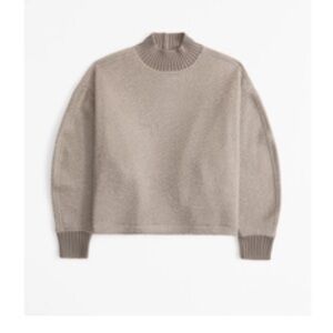 Boucle Fleece Mock Crew

Size: LIGHT BROWN S